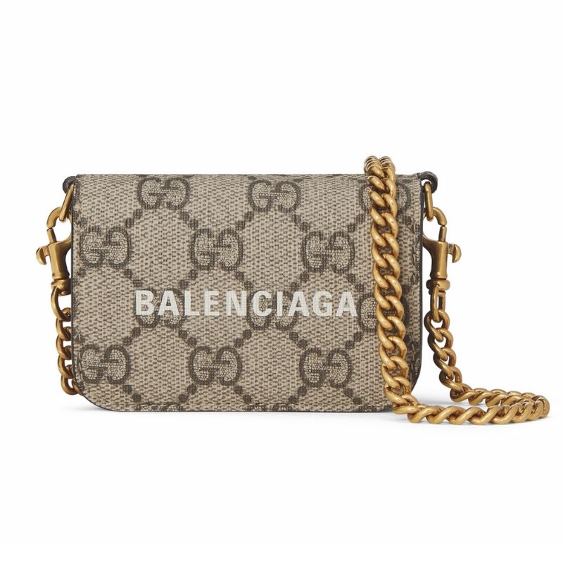 チェーンウォレット」もミニサイズ化！グッチ、プラダ、バレンシアガ