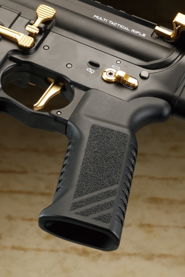 ゴールドのカラーリングが目を惹くオリジナルM4「東京マルイ MTR16 G