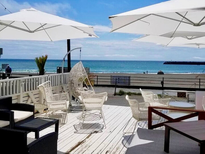 潮風浴びるテラスでのんびり夏時間♪ 茅ヶ崎・サザンビーチ沿いの