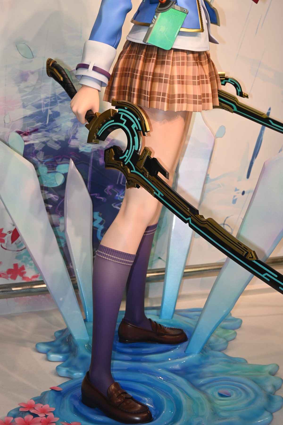 ヘブンバーンズレッド」茅森月歌の等身大・スケール各フィギュアが渋谷