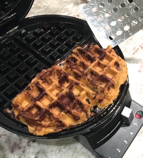 ワッフルは、縦置きすれば、焼きやすい―失敗しにくい縦型ワッフル