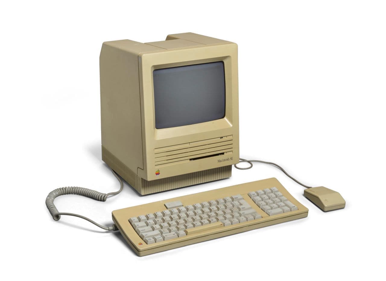 スティーブ・ジョブズ氏が使用していたMacintosh SEがBonhamsの
