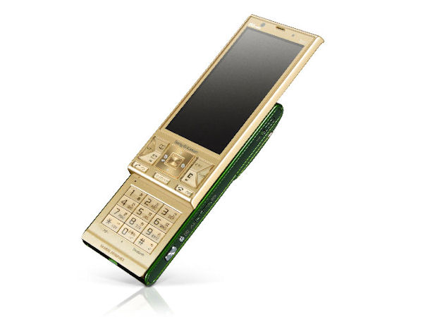 キレイを簡単に、でも機能は“本家”級――「Cyber-shotケータイ S001」の