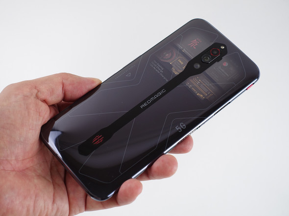 透明ボディーの中でファンが回る ゲーミングスマホ「Red Magic 5G透明