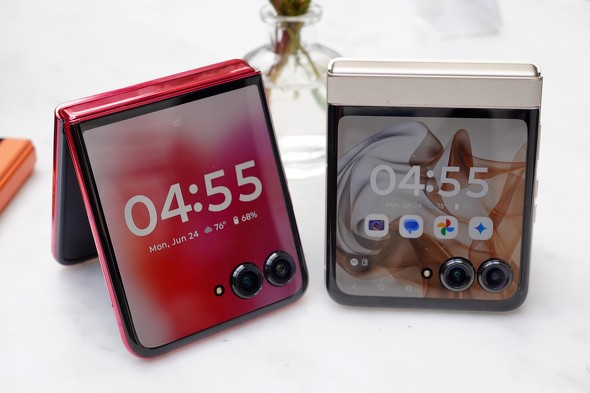 新折りたたみスマホ「motorola razr 50／50 ultra」発表 外側