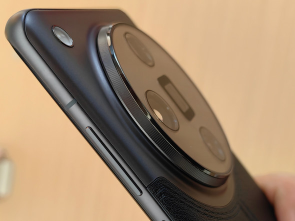 強力な望遠カメラが自慢の「OPPO Find X7 Ultra」 ブラックレザーが