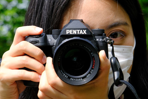 これぞ一眼レフ ペンタックス「K-3 III」で味わうファインダーをのぞく