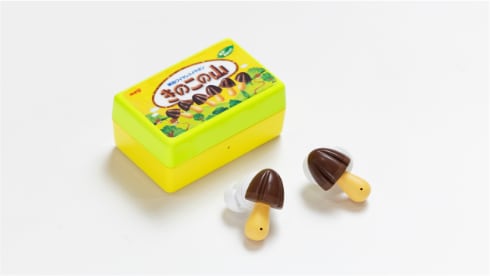 きのこの山ワイヤレスイヤホン」は26日発売、3500台限定で 「7カ月かけ