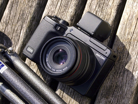 50ミリマクロ1本で街歩き――リコー「GXR」（2）：矢野渉の「金属魂」的