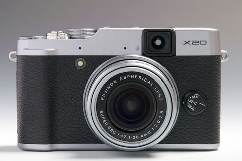 さっと起動、すっとのぞいて、タッと撮る――進化した軽快デジカメ