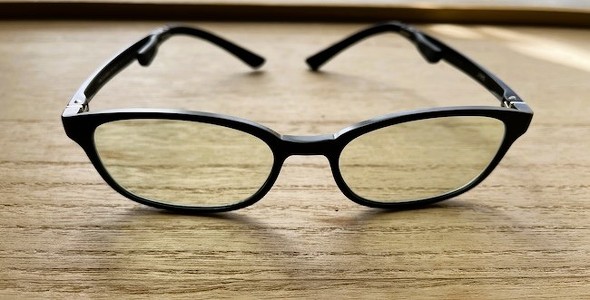 JINSの“鼻パッドなし眼鏡”を使ってみた 長時間のデスクワークにも対応