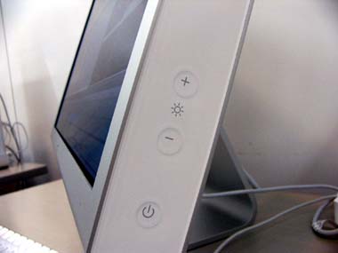 ウワサの30インチ「Apple Cinema HD Display」を見てきました