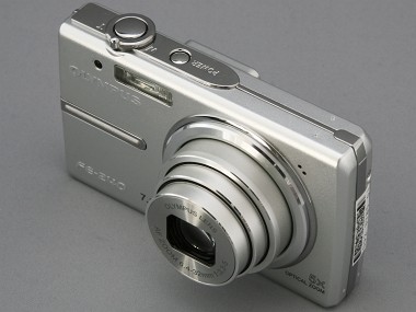 簡単手間なしの光学5倍ズームデジカメ――オリンパス「FE-240