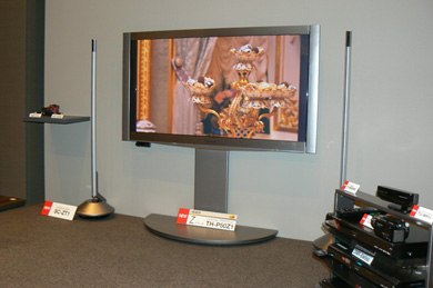 ポール型のスリムなワイヤレスシアター、パナソニックから「SC-ZT1