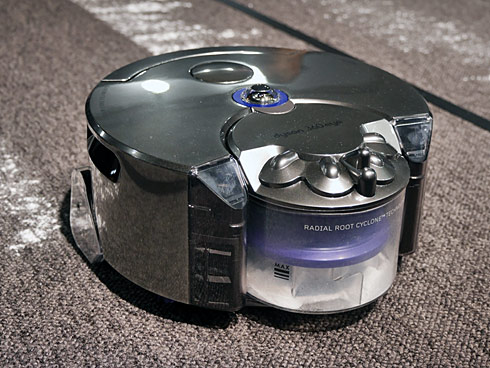 ダイソン、ロボット掃除機「360 Eye」を発売――専用アプリで仕事っ