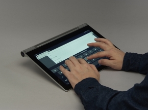 プロジェクター内蔵の大画面Androidタブをどう使う？ ――「YOGA Tablet