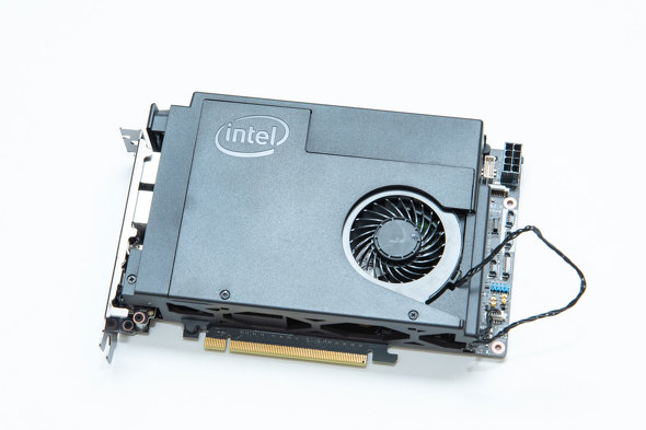 まさかのXeon搭載NUC「Intel NUC 9 Pro」はGPUを選べる頼れるヤツだっ