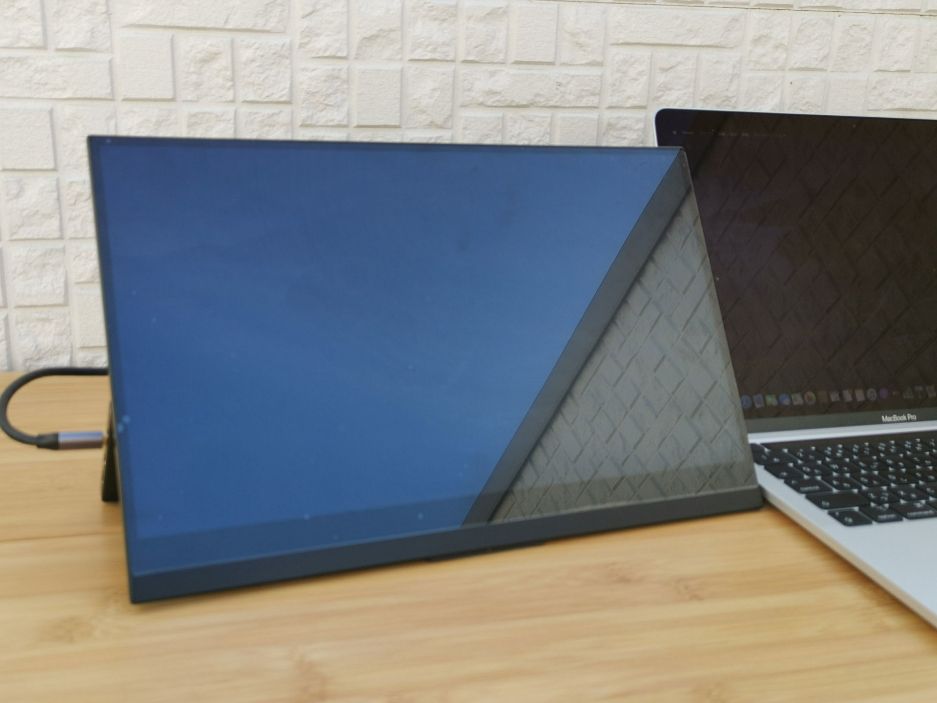 もっと情報量が欲しい？ 4K対応のモバイルディスプレイで予想以上に