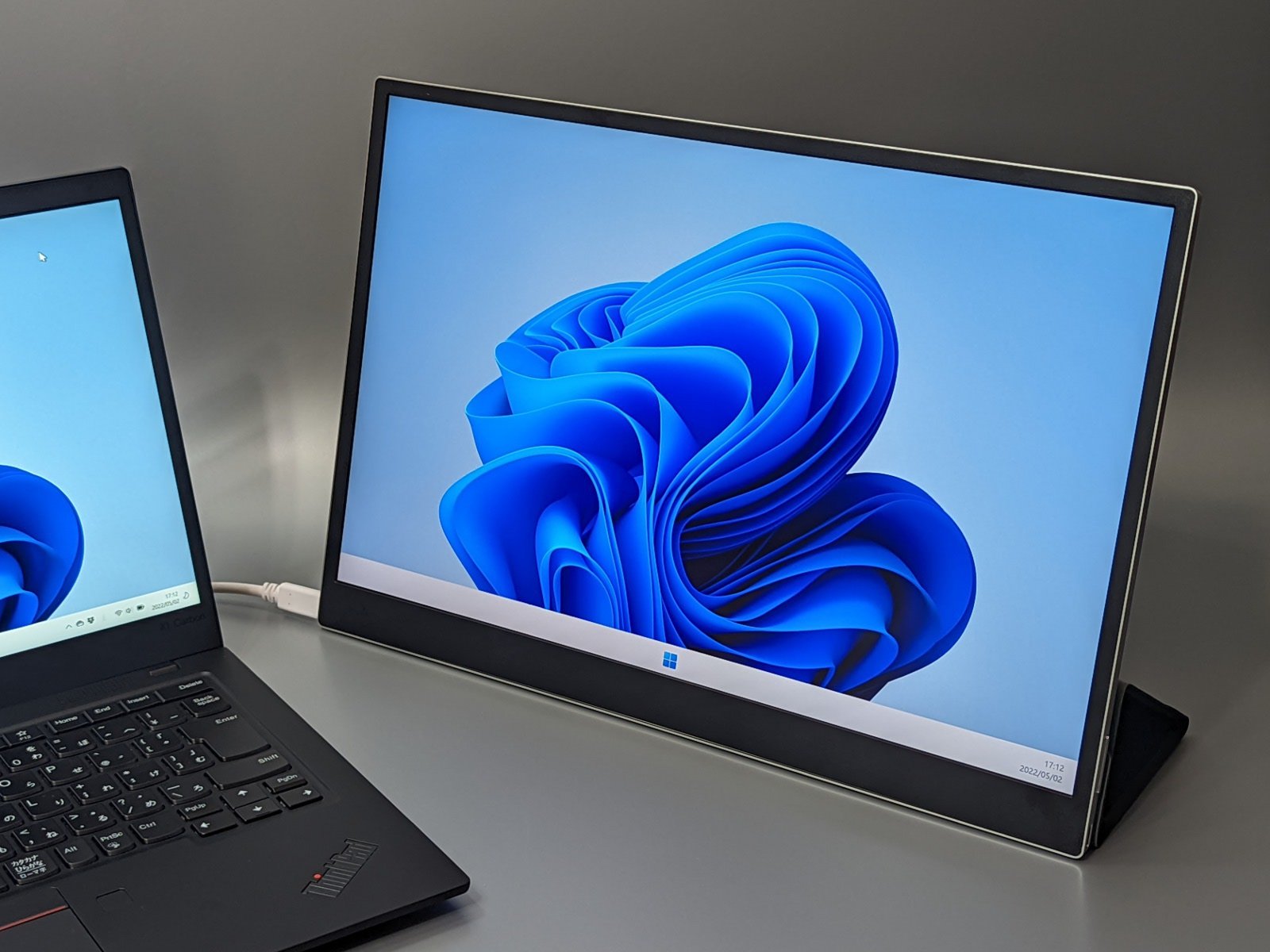 左右どちらのUSB Type-Cポートでも接続できてレイアウトフリー！ LGの