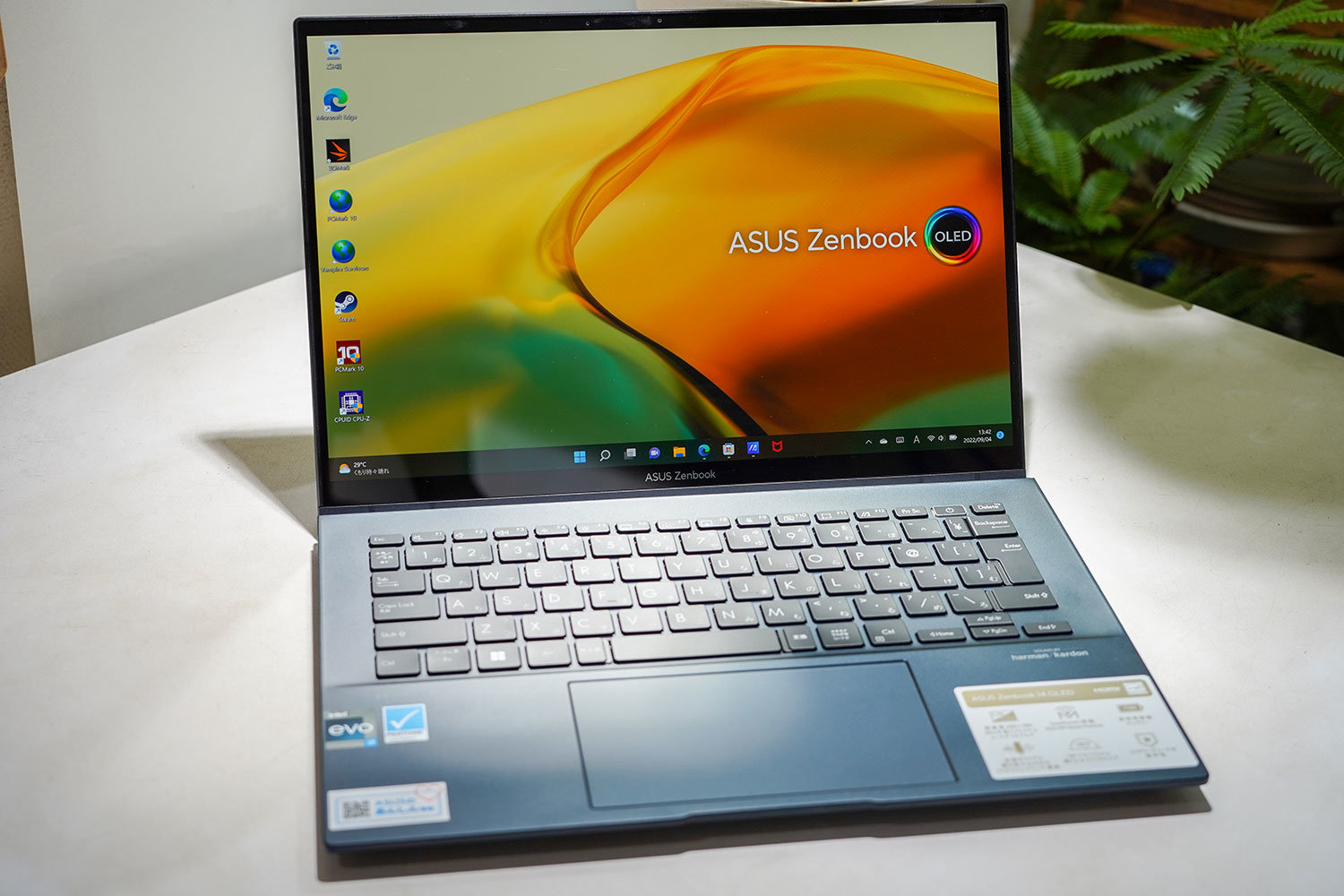 普段使いのモバイルPCとして魅力的！ ASUS JAPANの「Zenbook 14 OLED