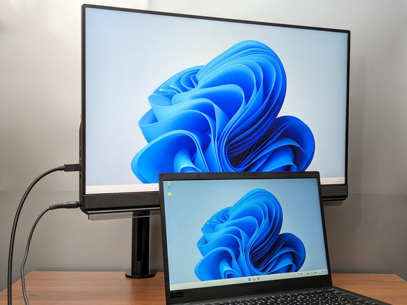 ASUS ZenScreen MB249C」はディスプレイアームが付属しフック掛けにも