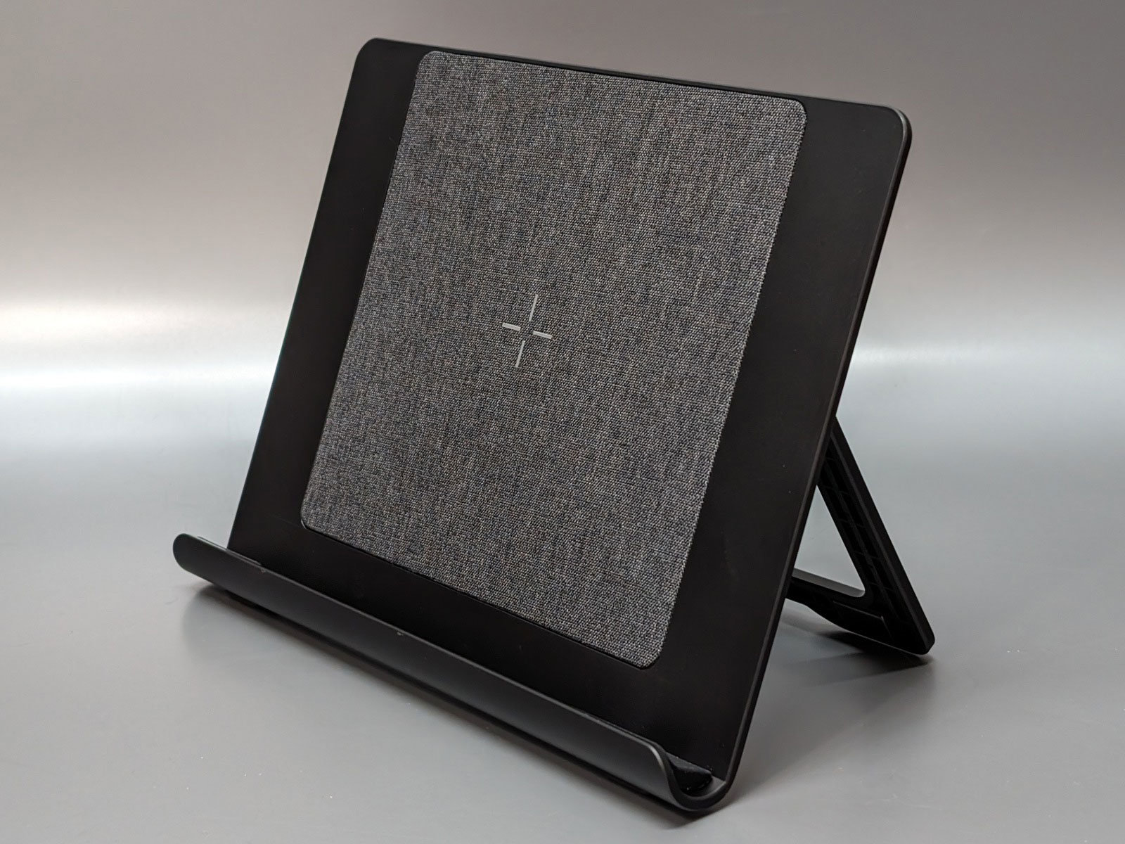 出荷停止となったAmazon認定スタンドの空席を埋められる？ 「Fire HD 8