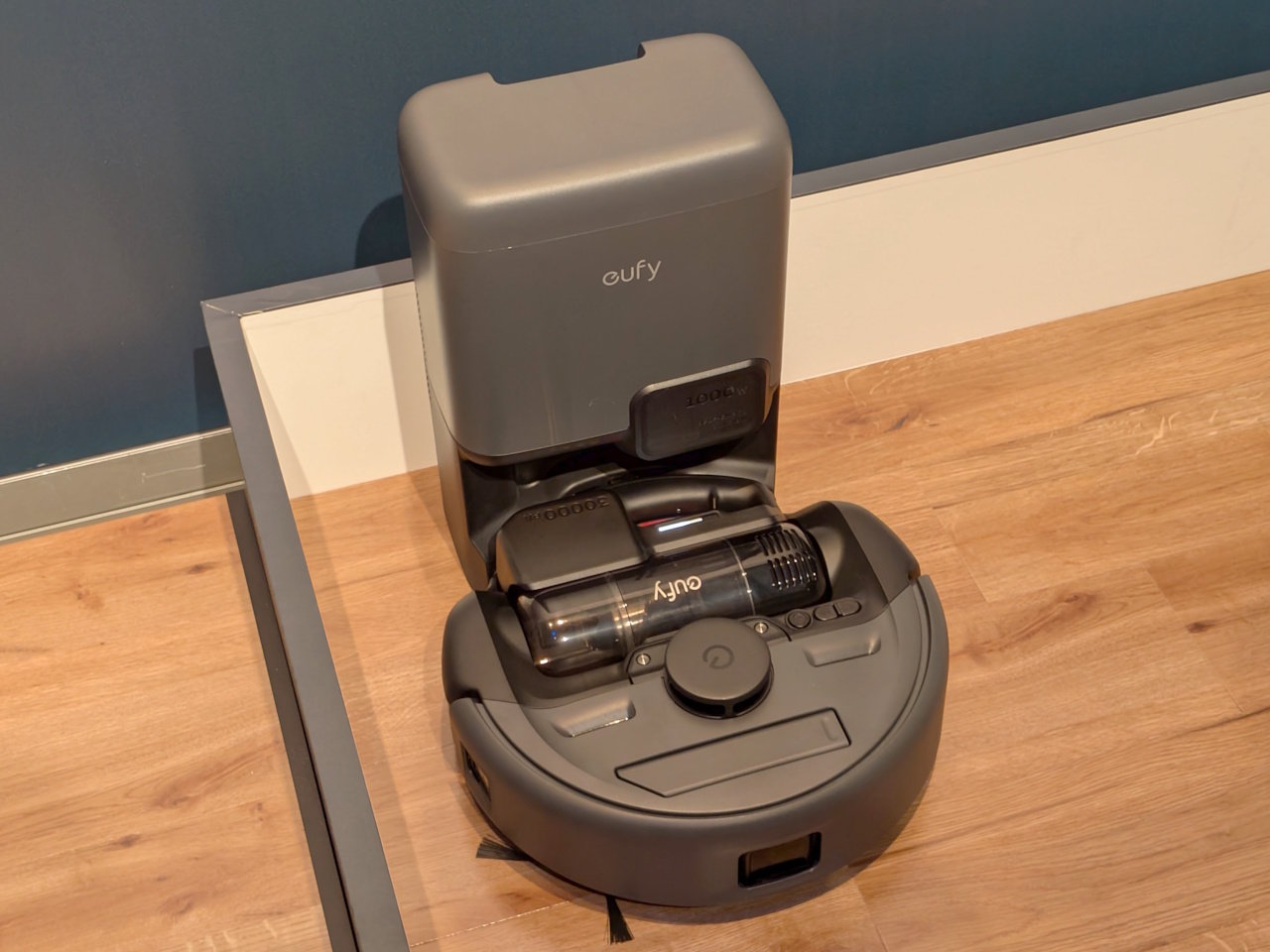 アンカーがスティック／ハンディ掃除機にもなるロボット掃除機「Eufy