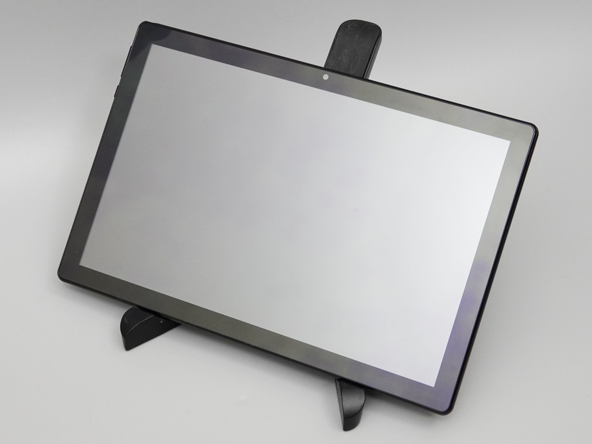 3COINSで1万6500円の「10.1インチ タブレット」を試す 雑に扱える手軽