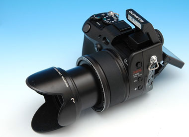 デジタルならではの多彩な絵作りができるハイエンド800万画素5倍ズーム