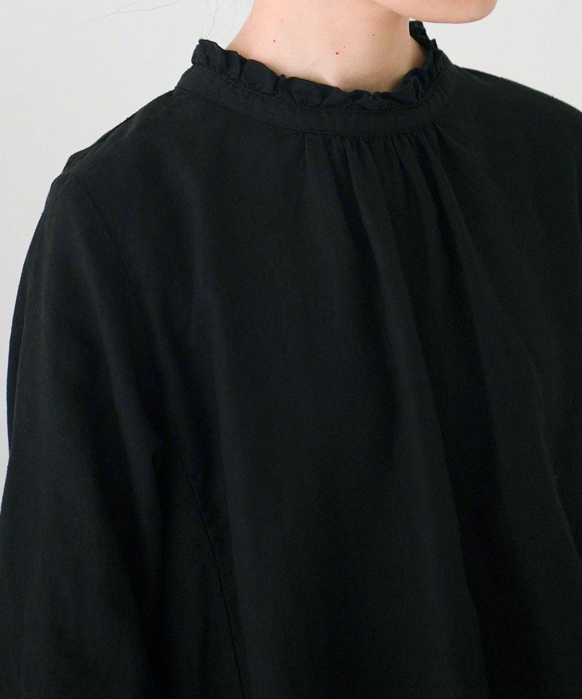 リネンスタンドフリルブラウス ルーズフィット｜nest Robe / CONFECT