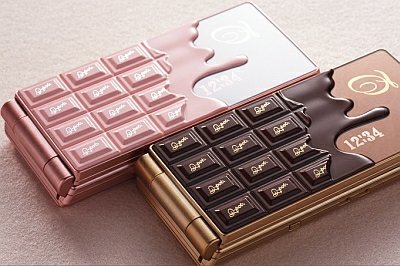 徹夜組＆行列も！ドコモ×Q-pot.の“チョコ携帯”が発売初日に完売