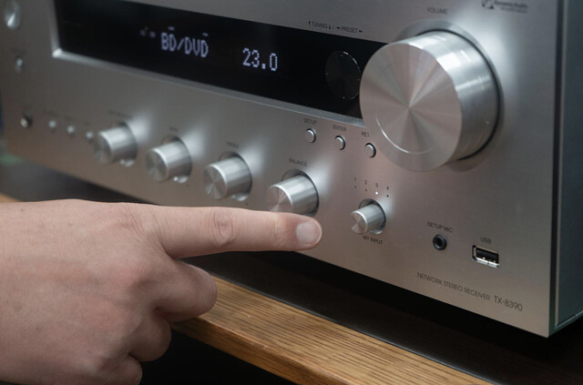 キレあるサウンドで満たされる、オンキヨーのオーディオアンプTX-8390