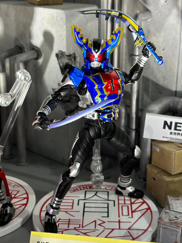 真骨彫製法」より「仮面ライダーガタック ハイパーフォーム」や