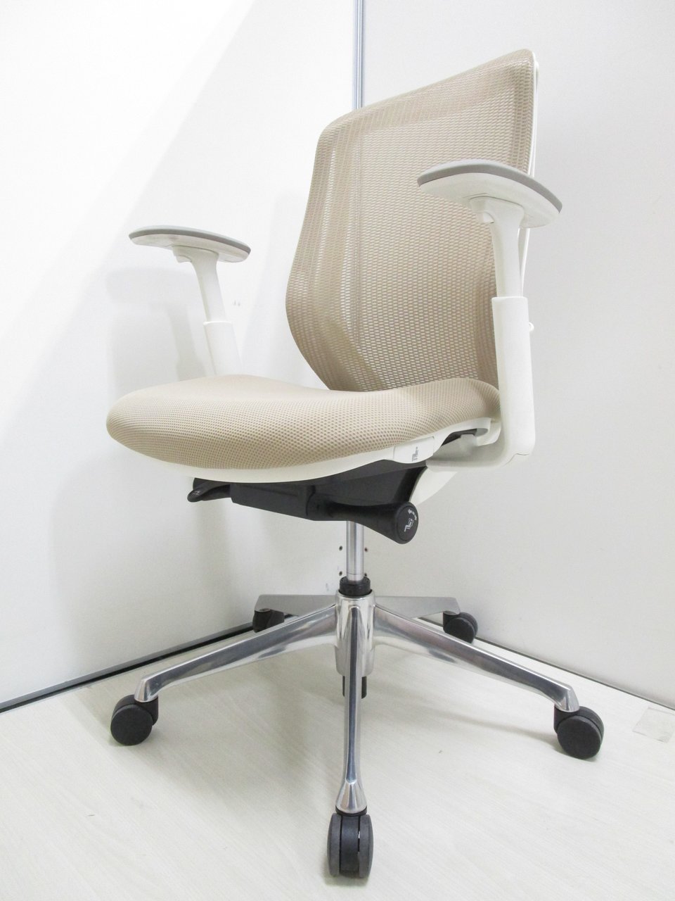 中古】シルフィーメッシュ オカムラ/okamura 肘付ハイバックチェア