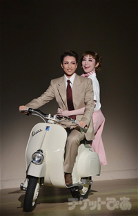 宝塚雪組が不朽の名作『ローマの休日』を上演 | チケットぴあ[演劇 演劇]