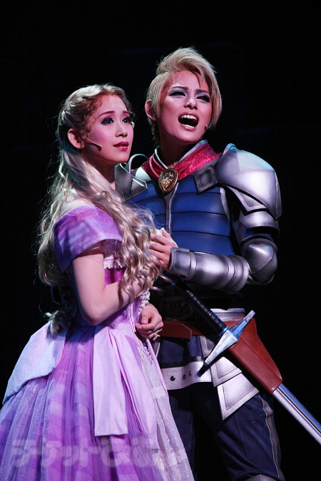 月組新トップ珠城りょう、カリスマ性を絶賛される | チケットぴあ[演劇