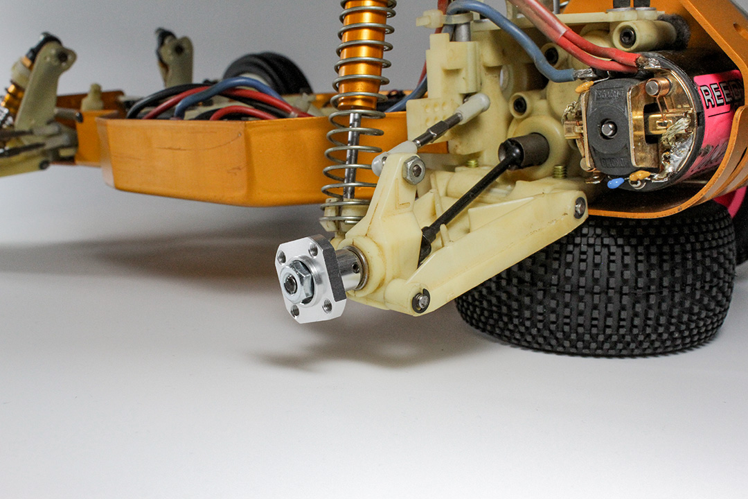 リックサイドデザイン】RSDP-EPA23 RC10 リアホイルアダプター（ヨコモ