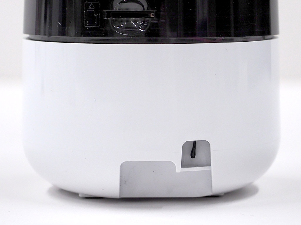 いい子にお留守番してるかな？ 自動追尾で姿を確認できるペットカメラ