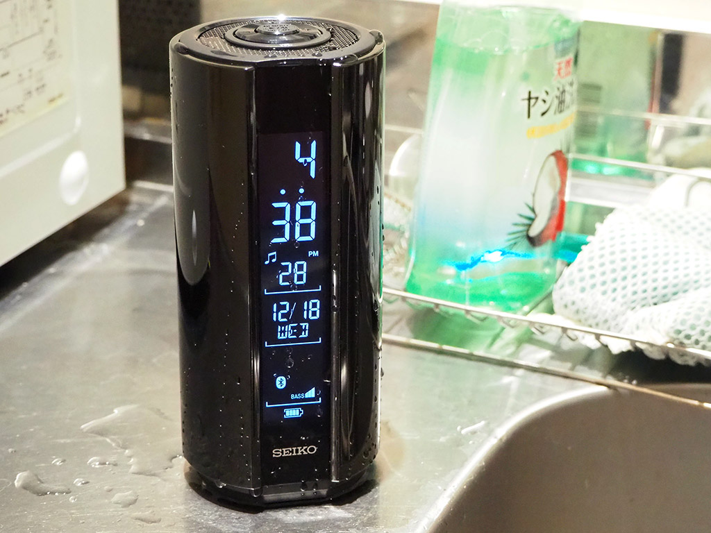 セイコーの目覚まし時計「SS-201」はラジオ、スピーカーとマルチに