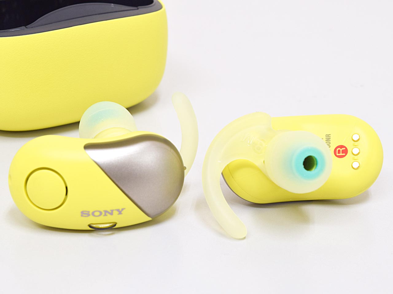 完全ワイヤレスで防水・ノイキャン。ソニーのWF-SP700Nを含めた新登場