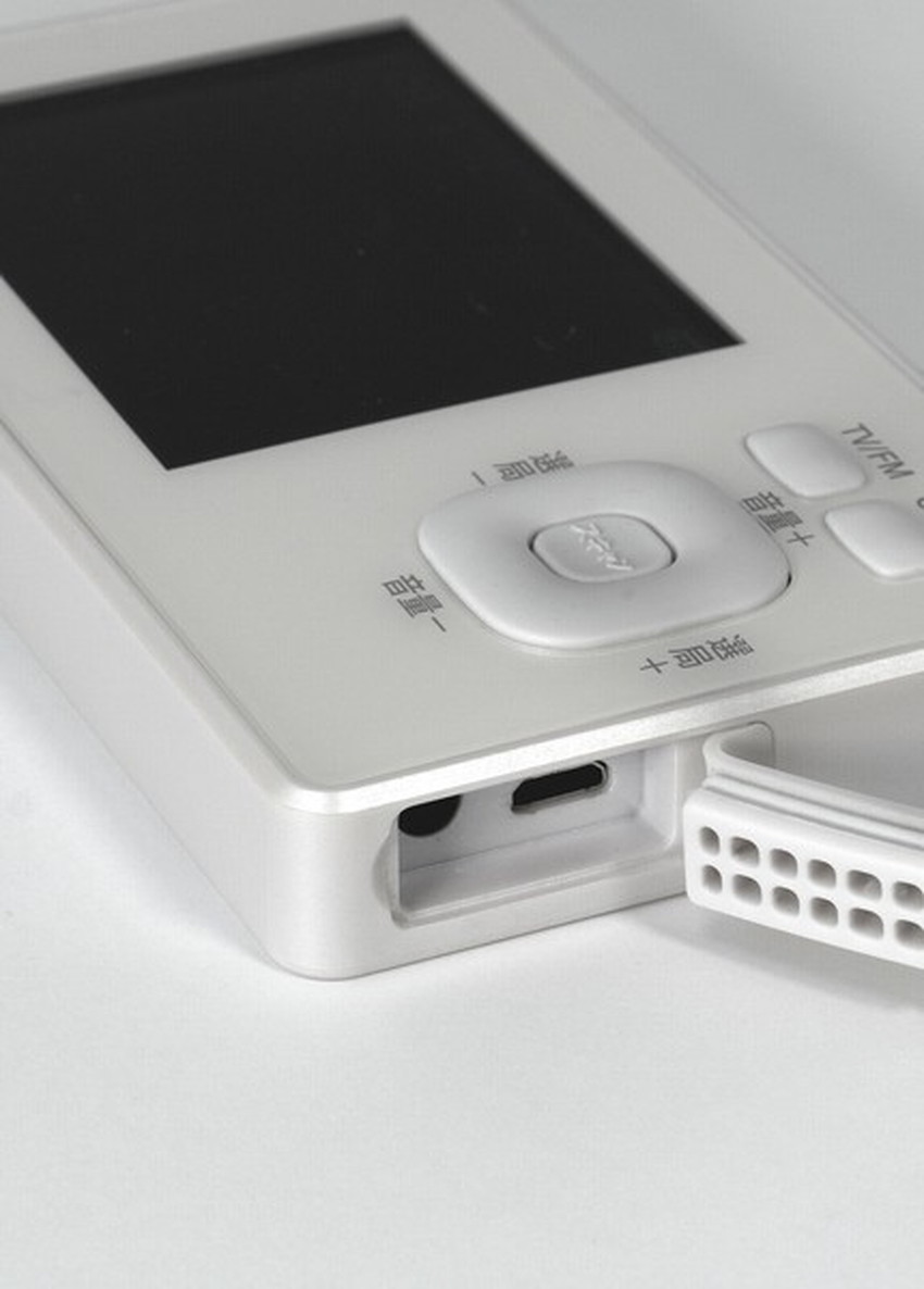 アウトドアに便利な防水3.2インチワンセグTVラジオが視聴できる