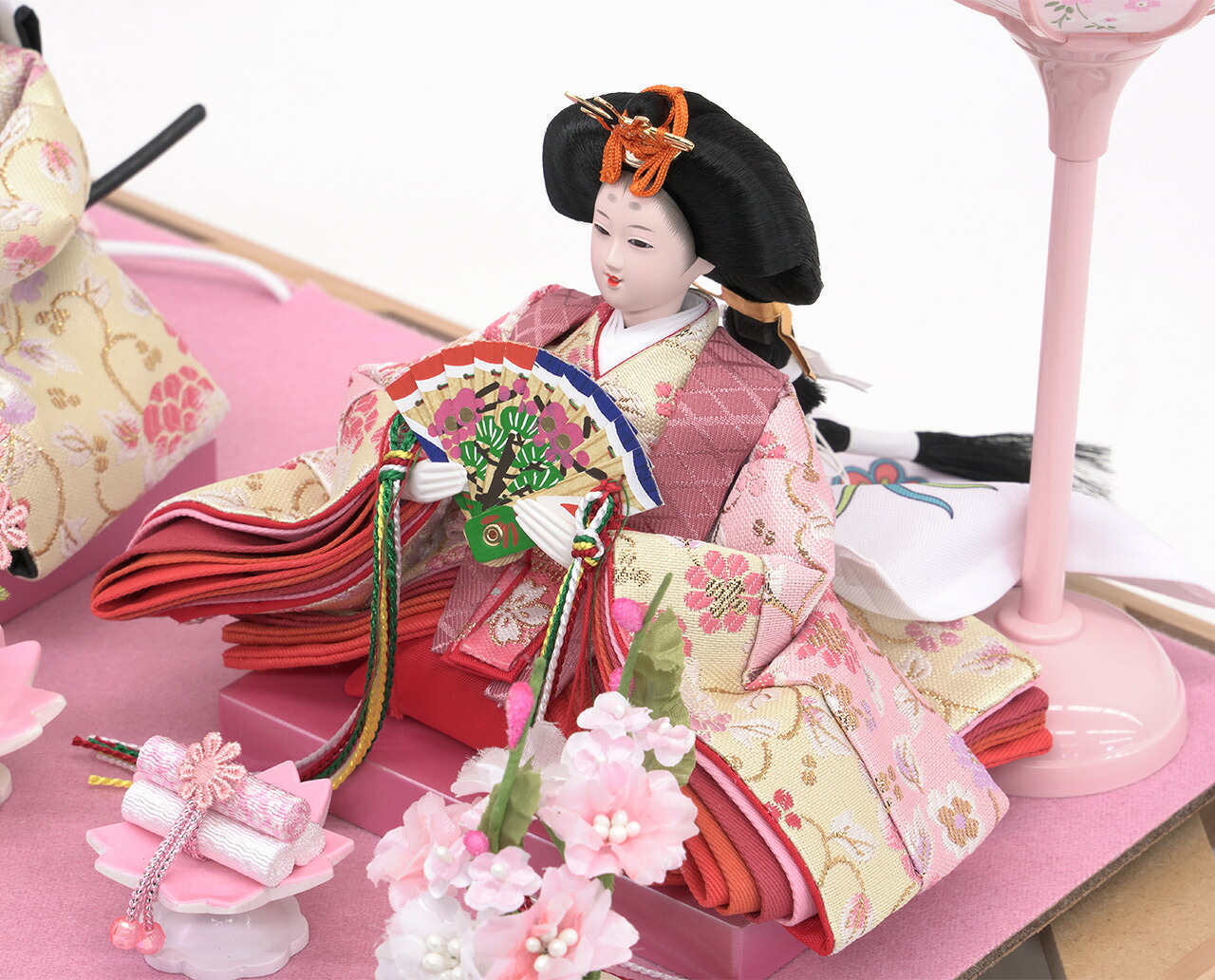 雛人形 ガラスケース飾り【P85305】 春らしい淡いピンクが魅力的