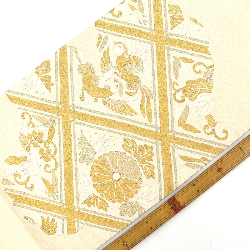 中古】 袋帯 正絹 綴れ お太鼓柄 薄ベージュ 金 向い鳥 菱 菊 長さ
