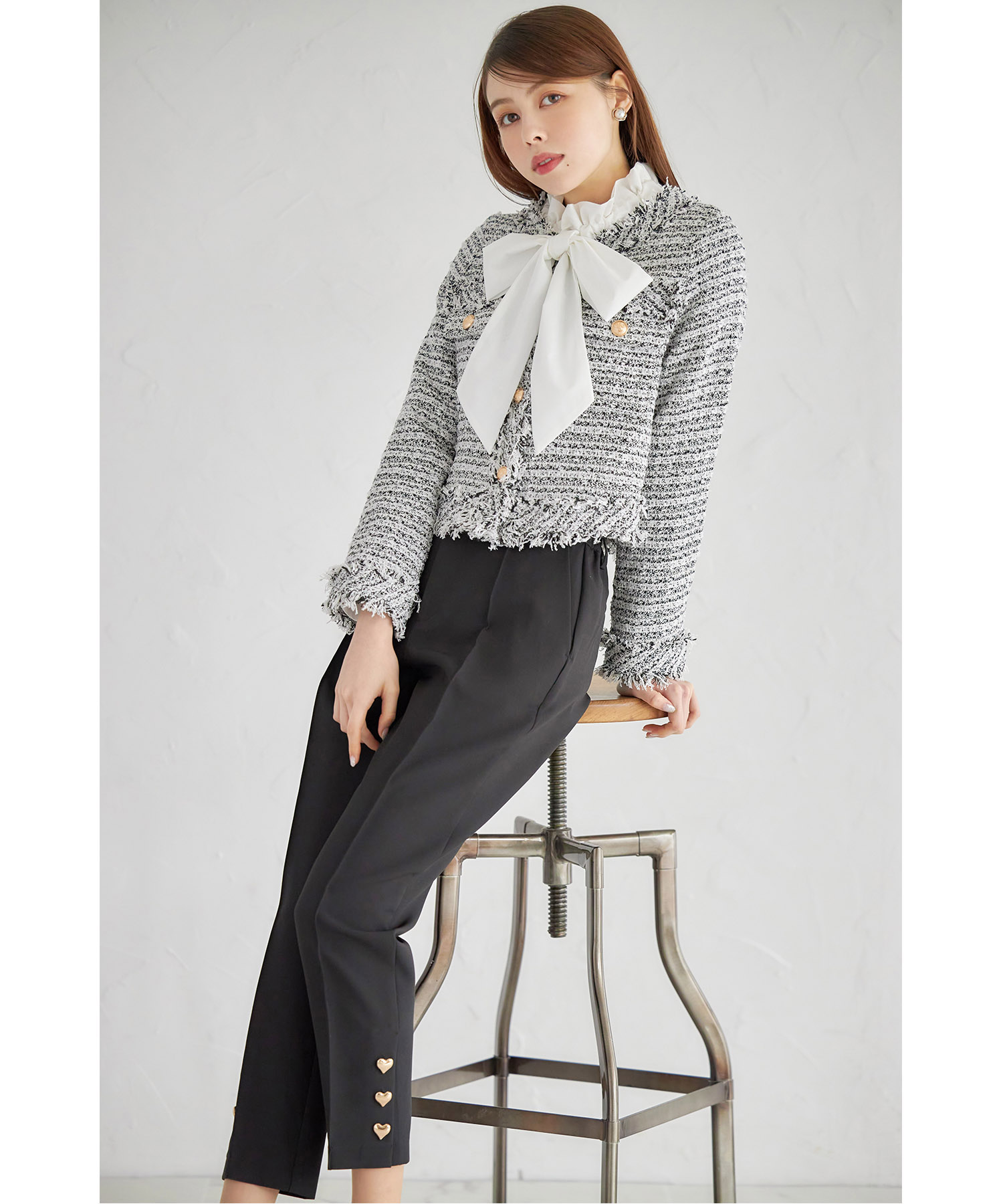 パワーショルダーフリルネックボウタイリボンブラウス