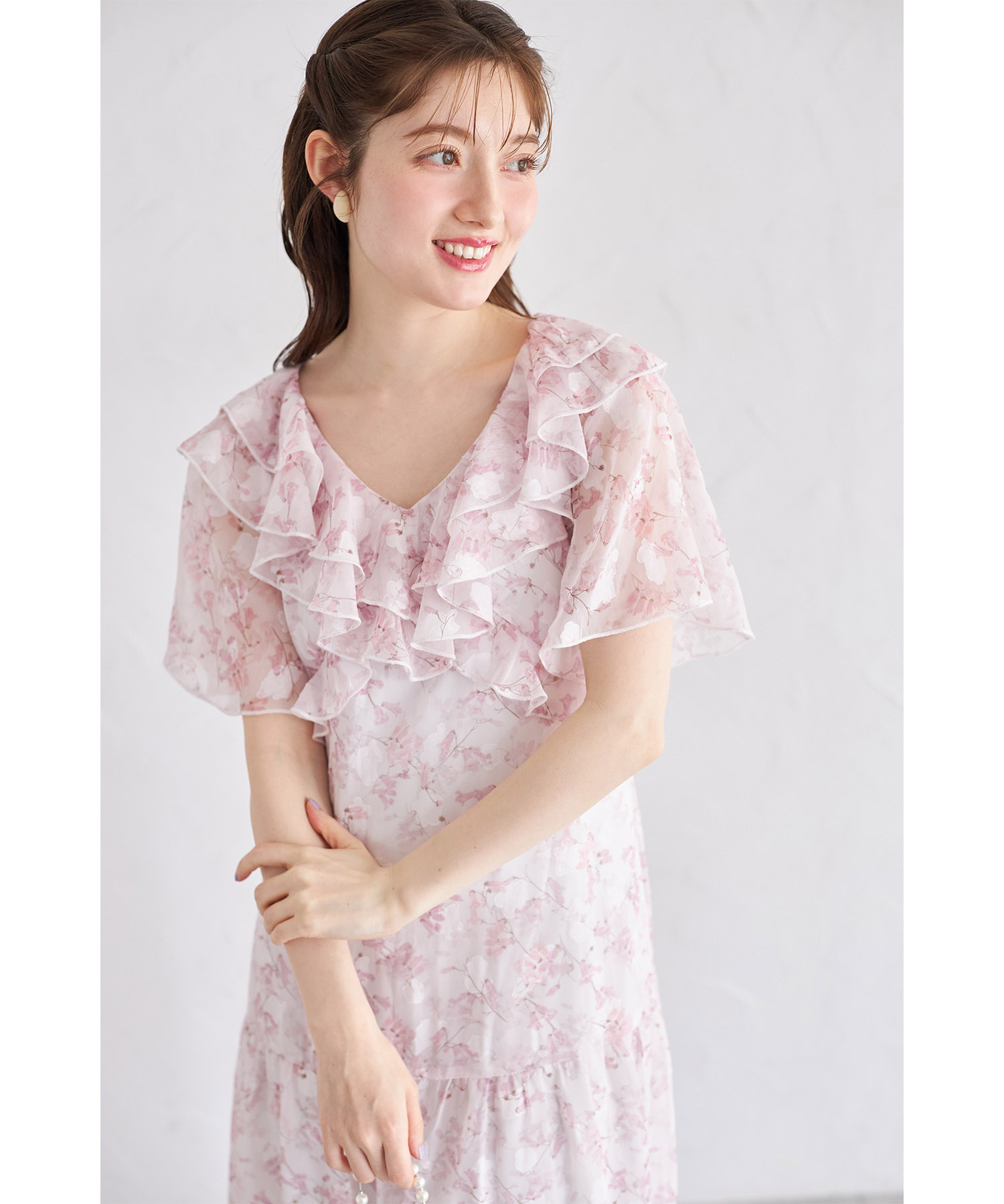 ウエストりぼん付きラッフルフリルフラワープリントティアードワンピース