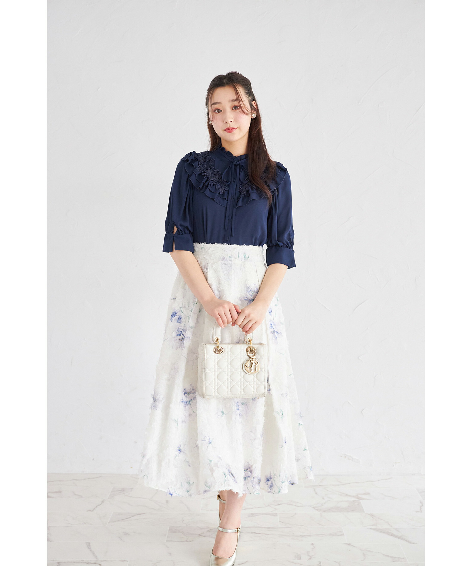 リボン付きフラワーモチーフレース×フリルブラウス