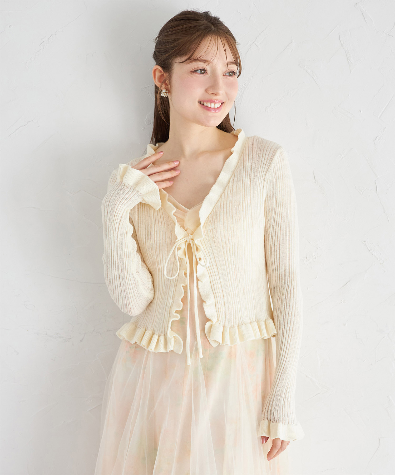 リボン付きフリルニットカーディガン×フラワーチュールプリントキャミ