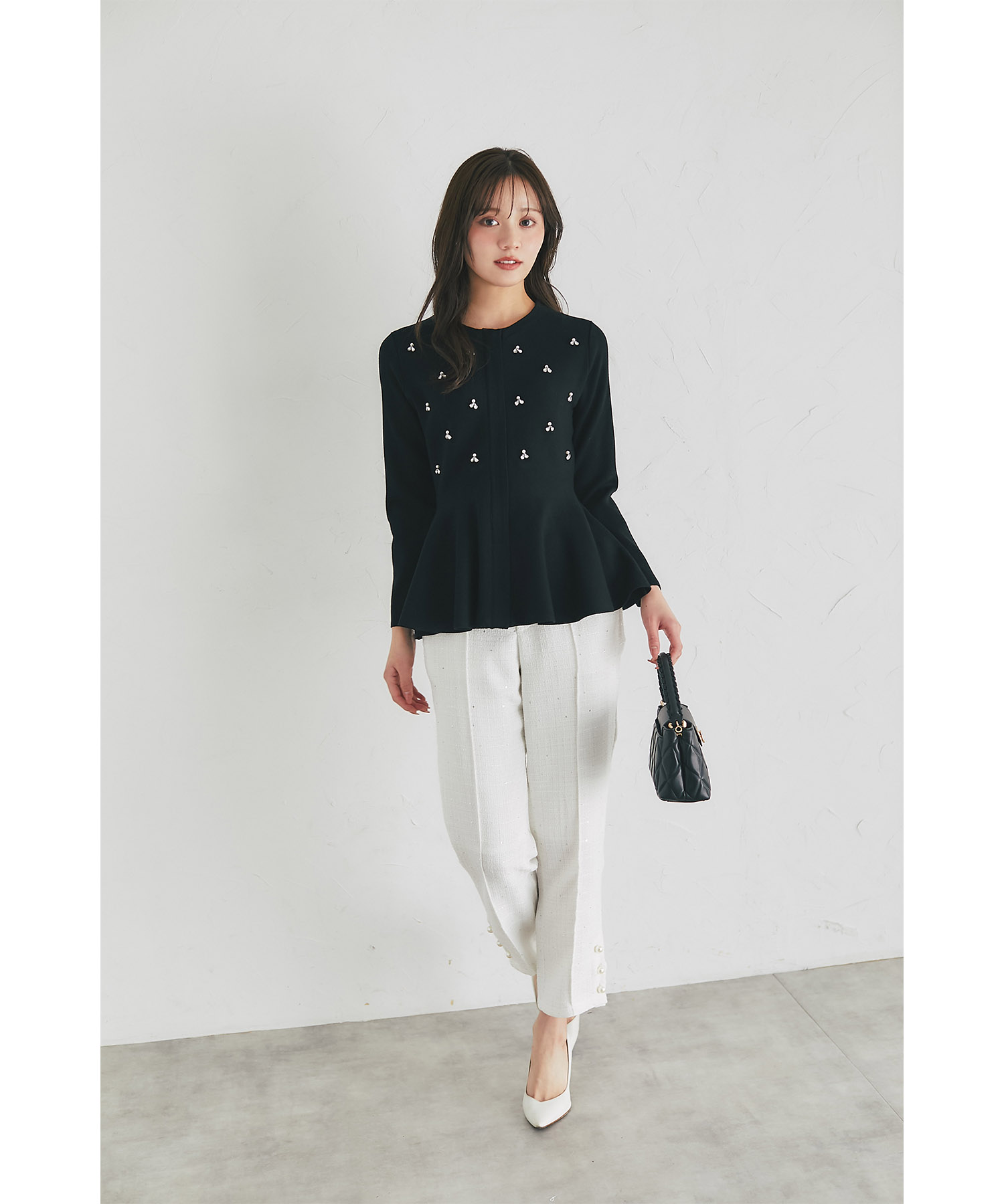 パールビジュー付きペプラムニットプルオーバー