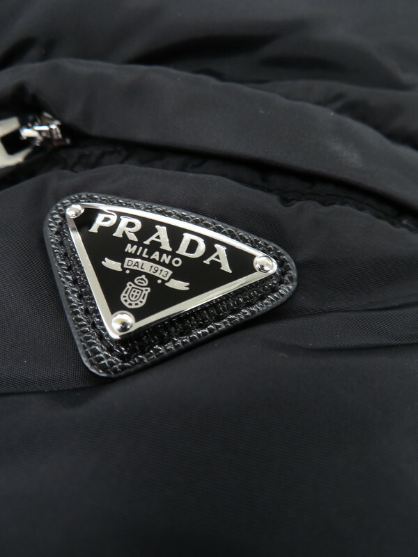 PRADA】プラダ『三角ロゴ トライアングルプレート ダウンコート size36