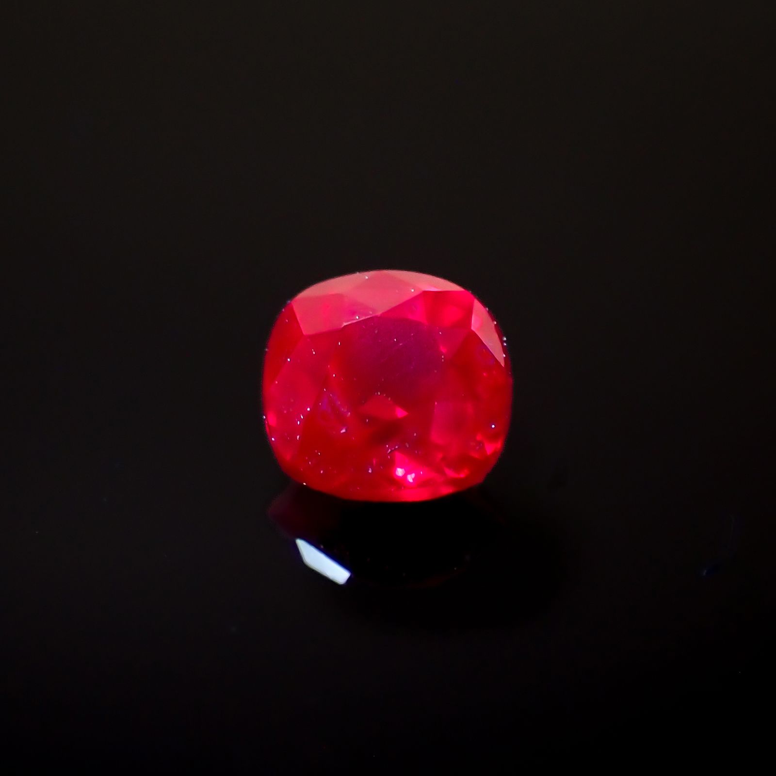 ルビー 非加熱 マダガスカル産 0.26ct / 3.5x3.4mm前後 [230622339